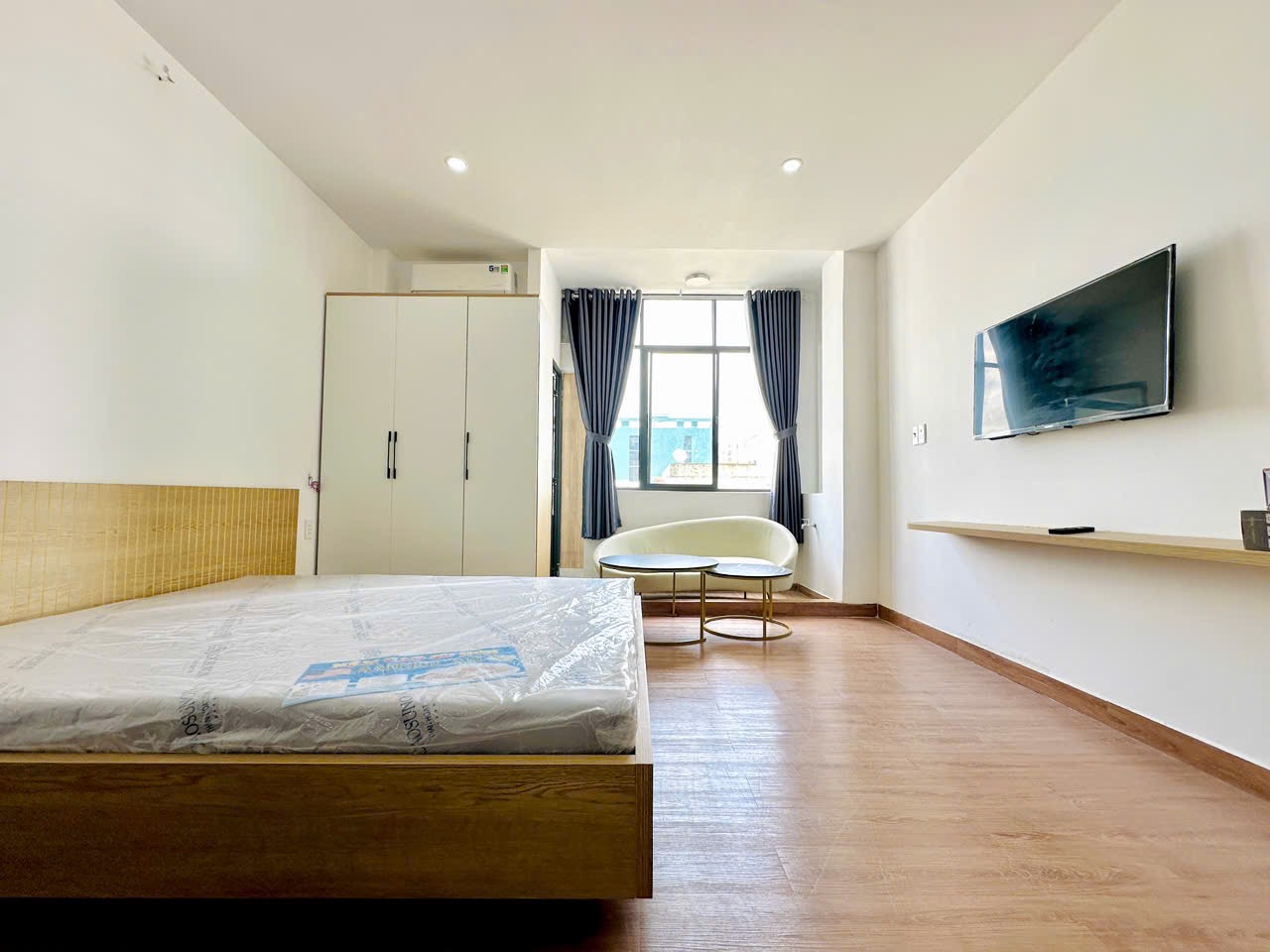 CĂN HỘ CỰC RỘNG CỬA SỔ CỰC LỚN KHU BẾP XA GIƯỜNG MÁY GIẶT RIÊNG Ở GIÁP QUẬN 3 ảnh 2