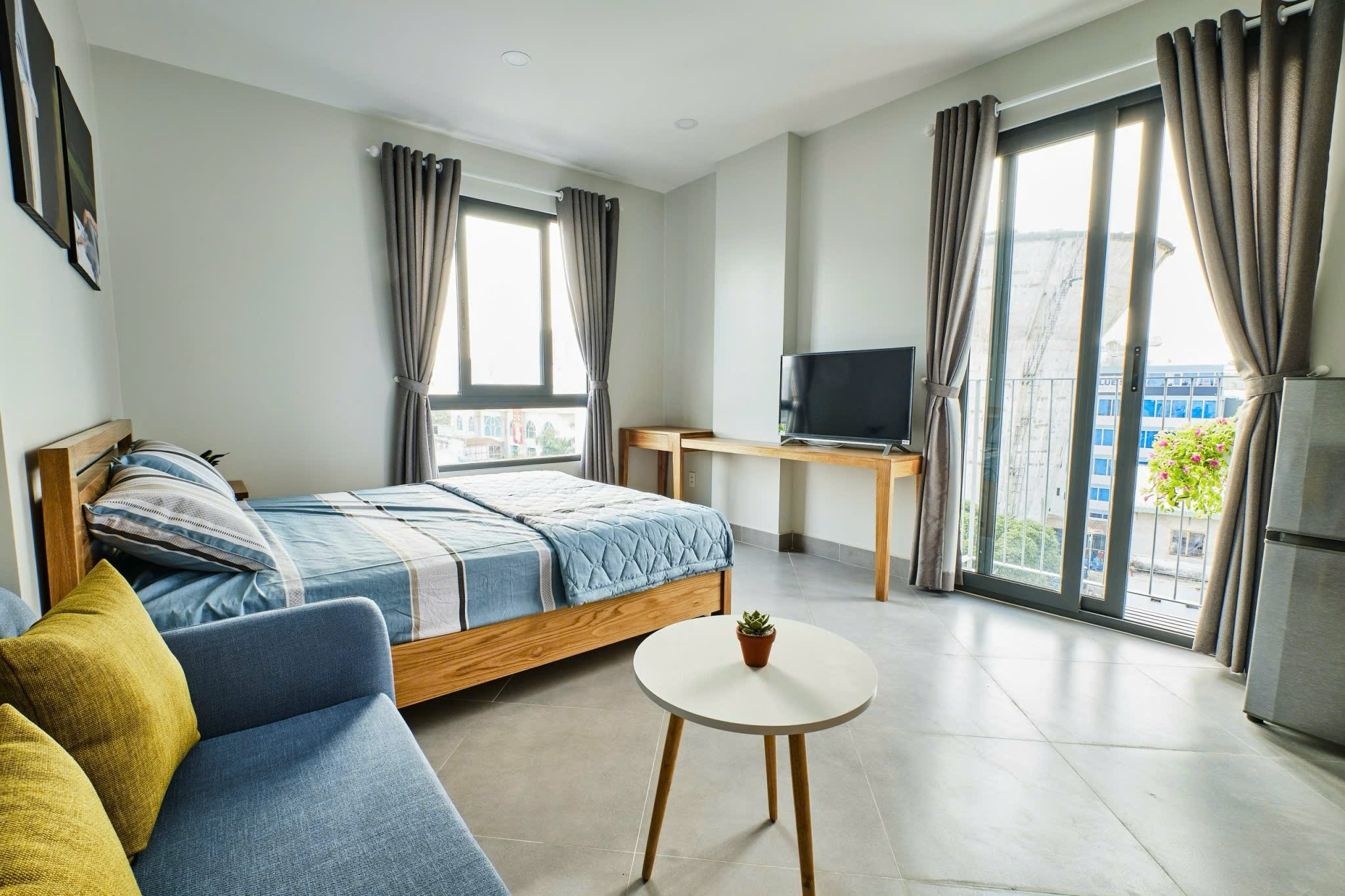 CĂN HỘ BAN CÔNG THOÁNG CỬA SỔ RỘNG VIEW TOÀN CẢNH Ở TRUNG TÂM QUẬN PHÚ NHUẬN ảnh 2