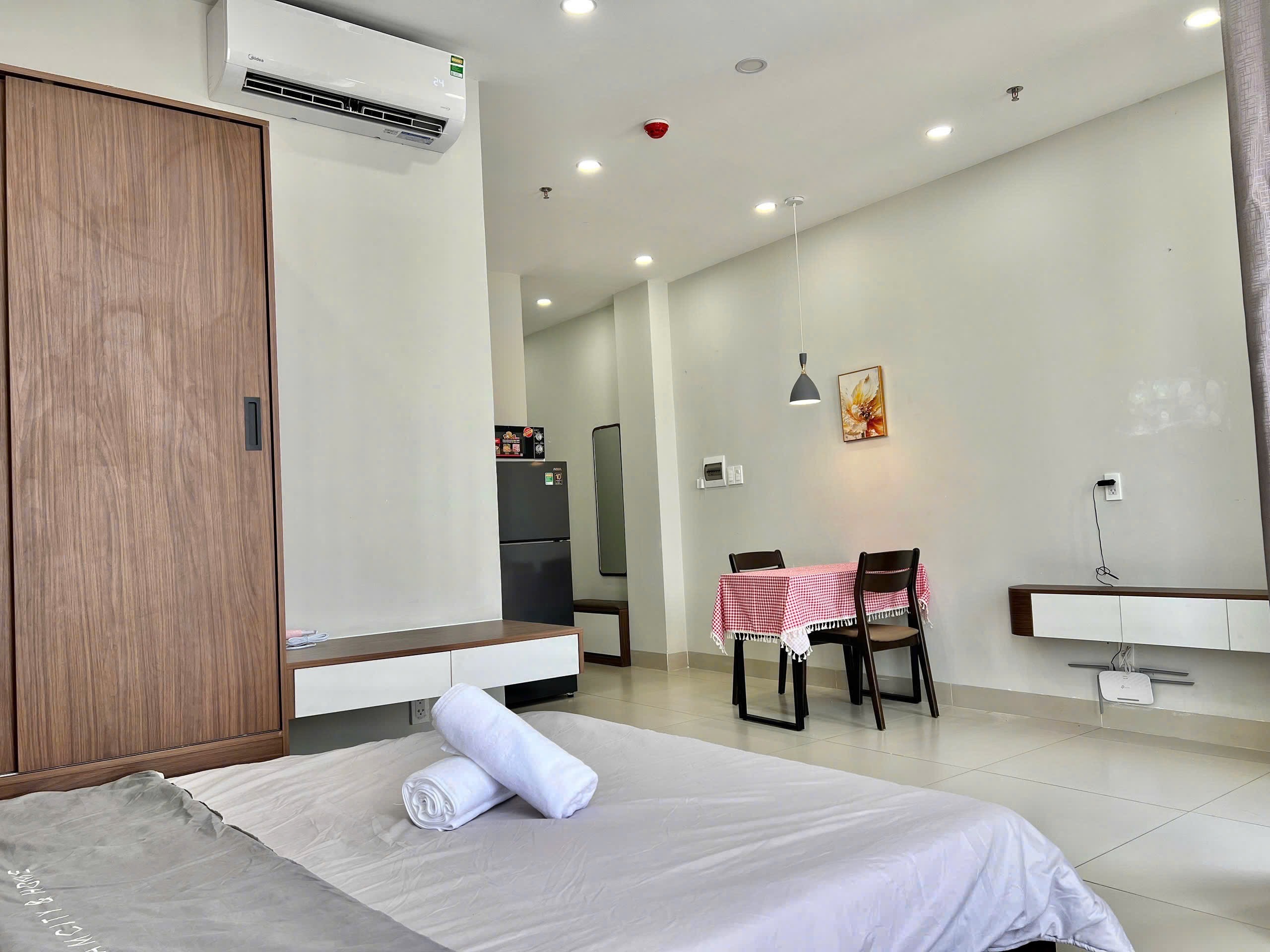 CĂN HỘ BAN CÔNG VIEW TOÀN CẢNH Ở BẠCH ĐẰNG SÁT QUẬN 1 ảnh 3