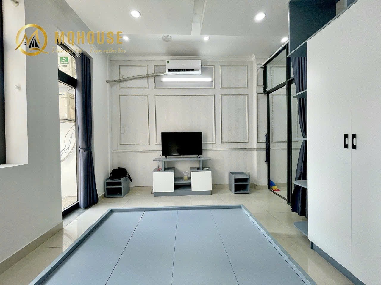 CĂN HỘ 1 PHÒNG NGỦ BAN CÔNG NỘI THẤT CAO CẤP MÁY GIẶT RIÊNG Ở TRUNG TÂM QUẬN 1 ảnh 2