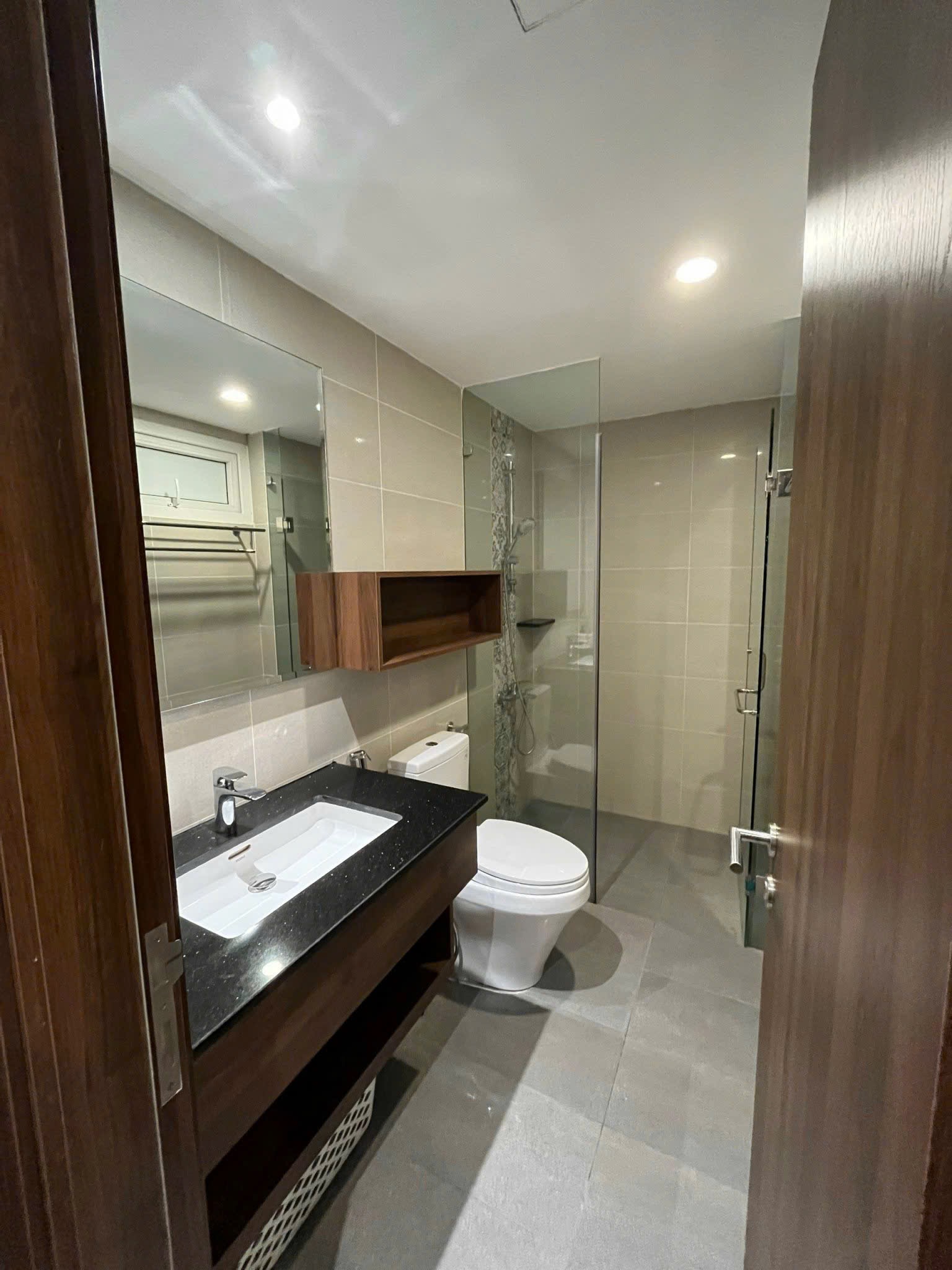 CĂN HỘ DỊCH VỤ 1 PHÒNG NGỦ BAN CÔNG LỚN PHÒNG KHÁCH RỘNG Ở TRƯƠNG QUỐC DUNG SÁT QUẬN 1 ảnh 4