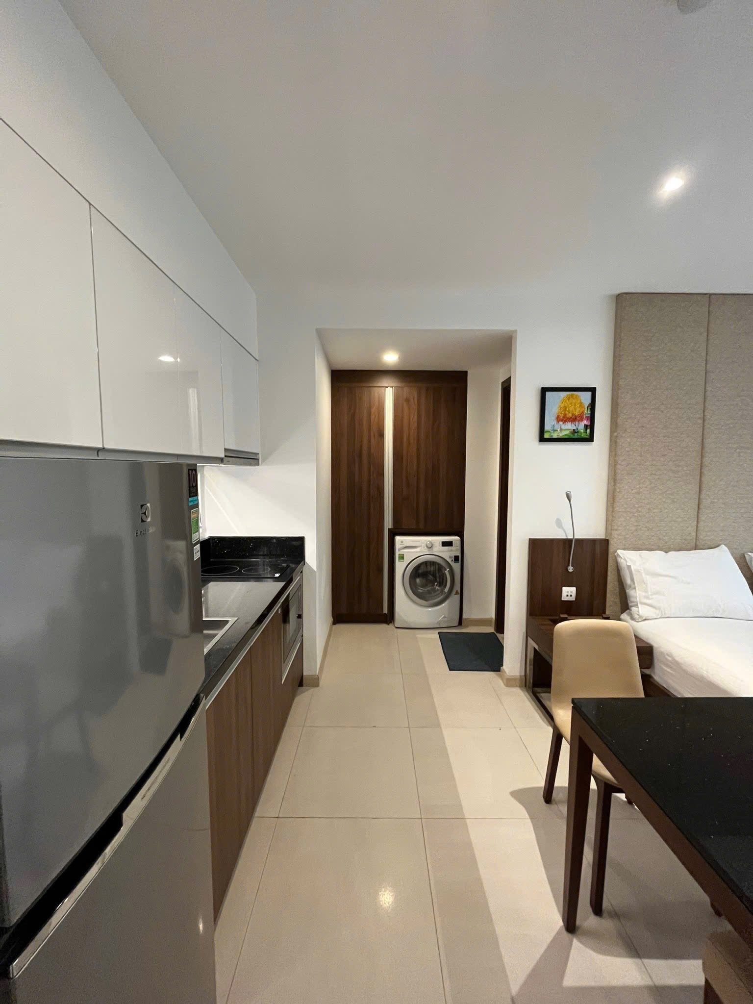 CĂN HỘ DỊCH VỤ 1 PHÒNG NGỦ BAN CÔNG LỚN PHÒNG KHÁCH RỘNG Ở TRƯƠNG QUỐC DUNG SÁT QUẬN 1 ảnh 2