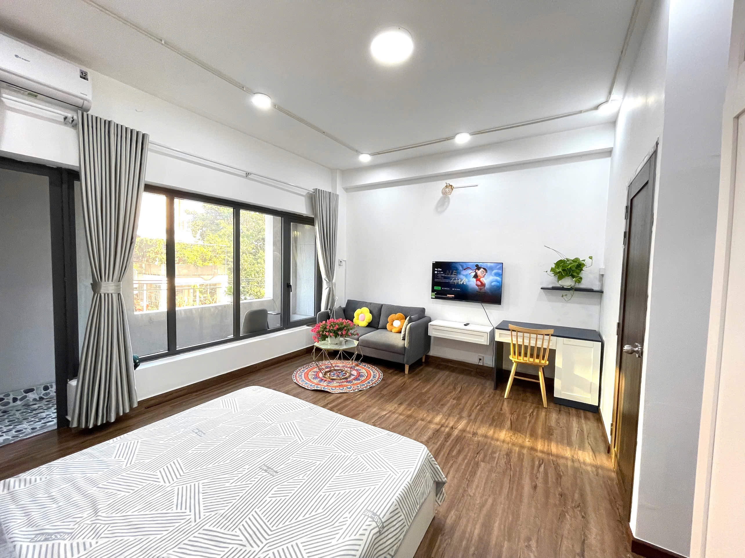 CĂN HỘ 1 PHÒNG NGỦ BAN CÔNG LỚN CỰC THƠ MỘNG Ở TÂN CẢNG SÁT GA METRO VÀ LANDMARK ảnh 2