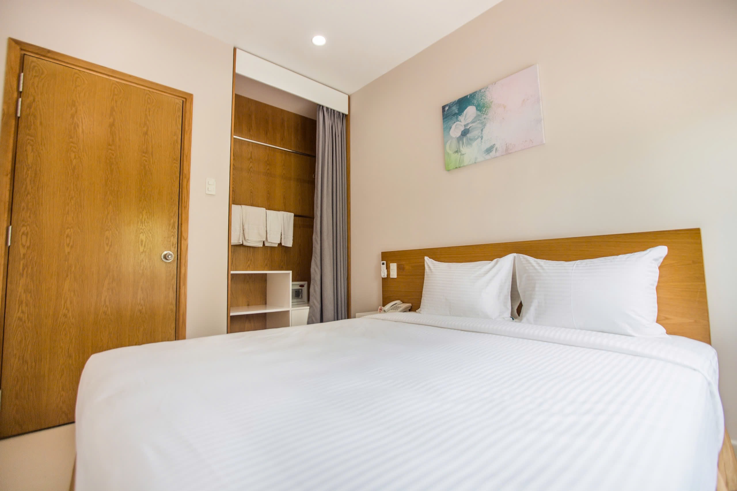 CĂN HỘ 1 PHÒNG NGỦ CAO CẤP Ở VEN SÔNG FULL NỘI THẤT CAO CẤP PHÒNG KHÁCH RỘNG Ở TRƯỜNG SA SÁT QUẬN 1