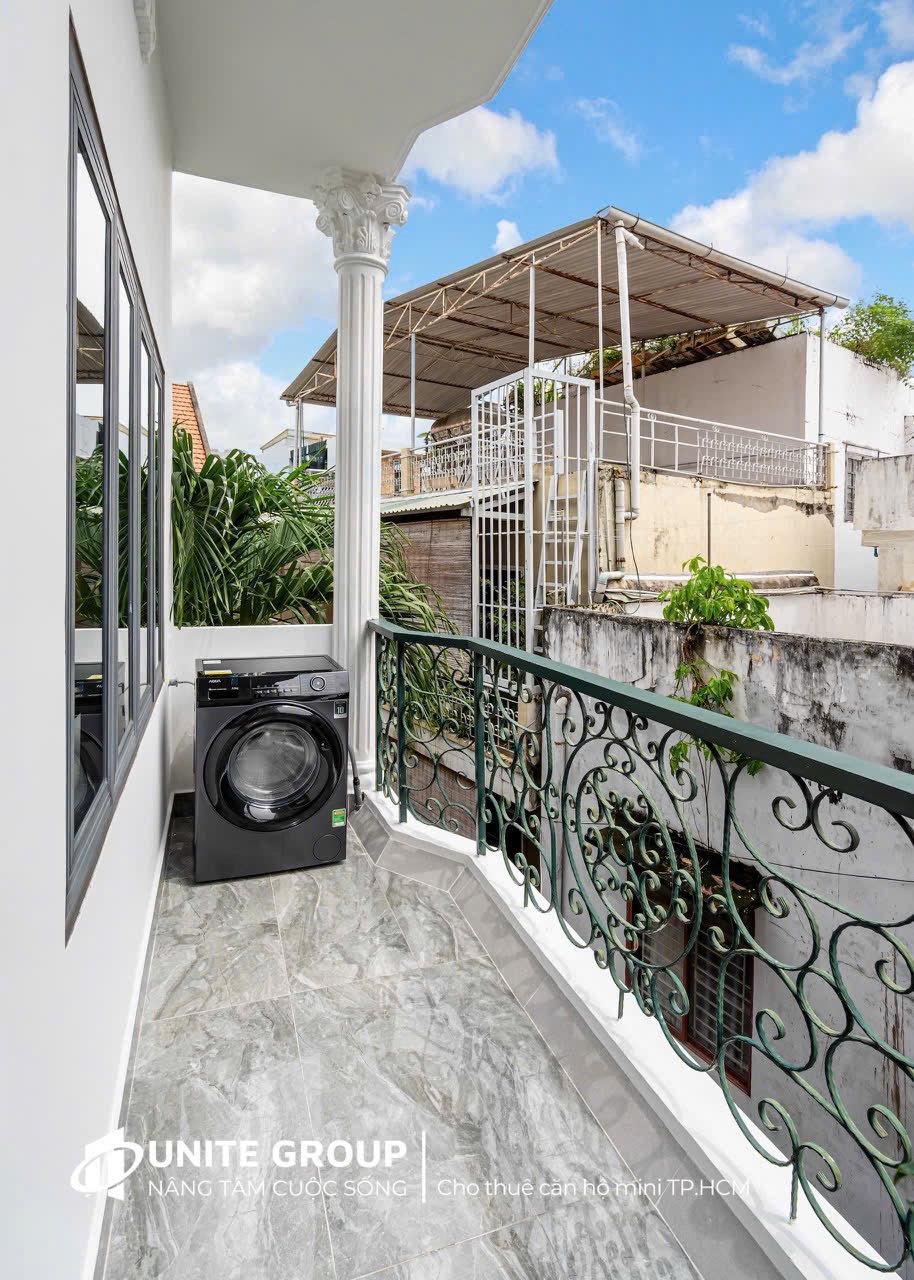 CĂN HỘ BAN CÔNG RỘNG DECOR SANG TRỌNG TONE GỖ Ở NGUYỄN CỬU VÂN SÁT QUẬN 1 ảnh 3