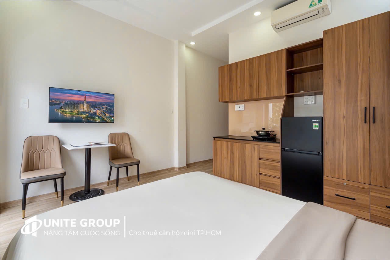 CĂN HỘ BAN CÔNG RỘNG DECOR SANG TRỌNG TONE GỖ Ở NGUYỄN CỬU VÂN SÁT QUẬN 1 ảnh 5