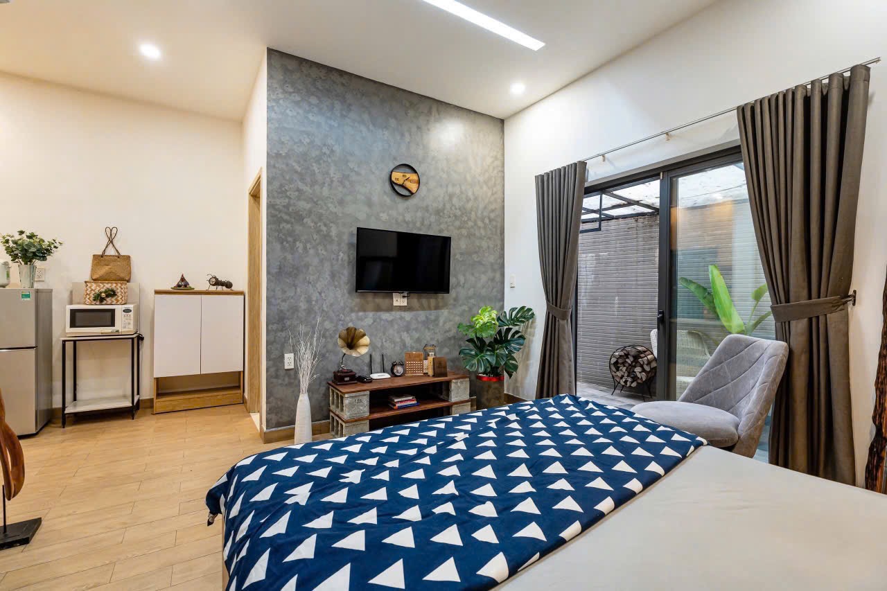 CĂN HỘ DỊCH VỤ CAO CẤP CÓ SÂN SAU RỘNG FULL NỘI THẤT CAO CẤP Ở VÕ DUY NINH SÁT QUẬN 1 ảnh 2