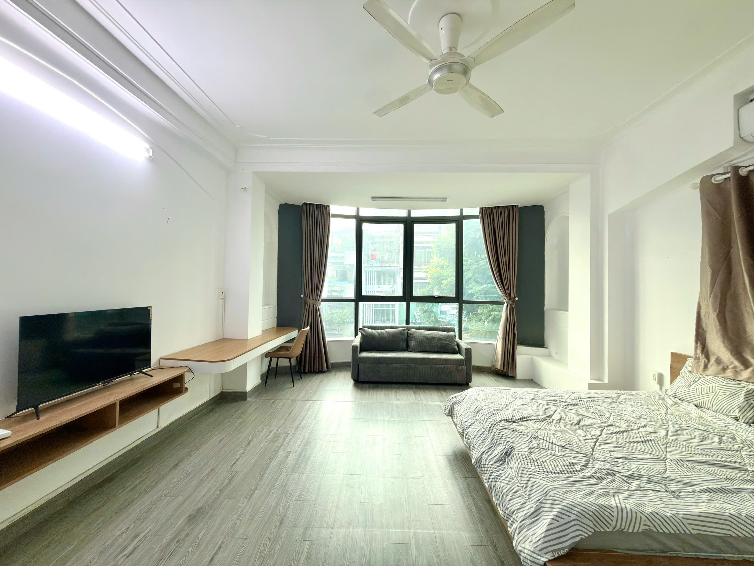 CĂN HỘ 1 PHÒNG NGỦ CỬA KÍNH QUANH PHÒNG VIEW TOÀN CẢNH Ở ĐIỆN BIÊN PHỦ SÁT TRUNG TÂM SÀI GÒN