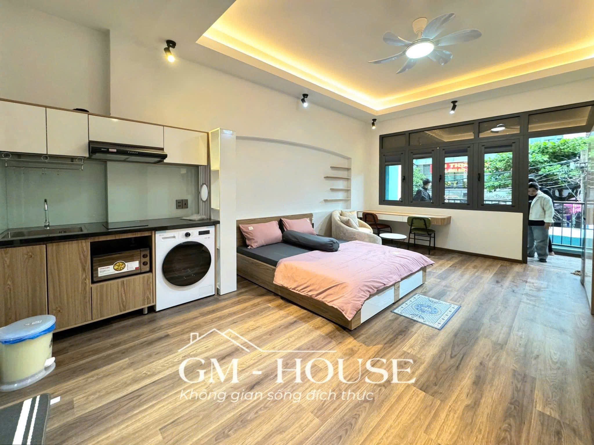 CĂN HỘ BAN CÔNG LỚN KHU BẾP ĐẦY ĐỦ TIỆN NGHI Ở VÕ OANH