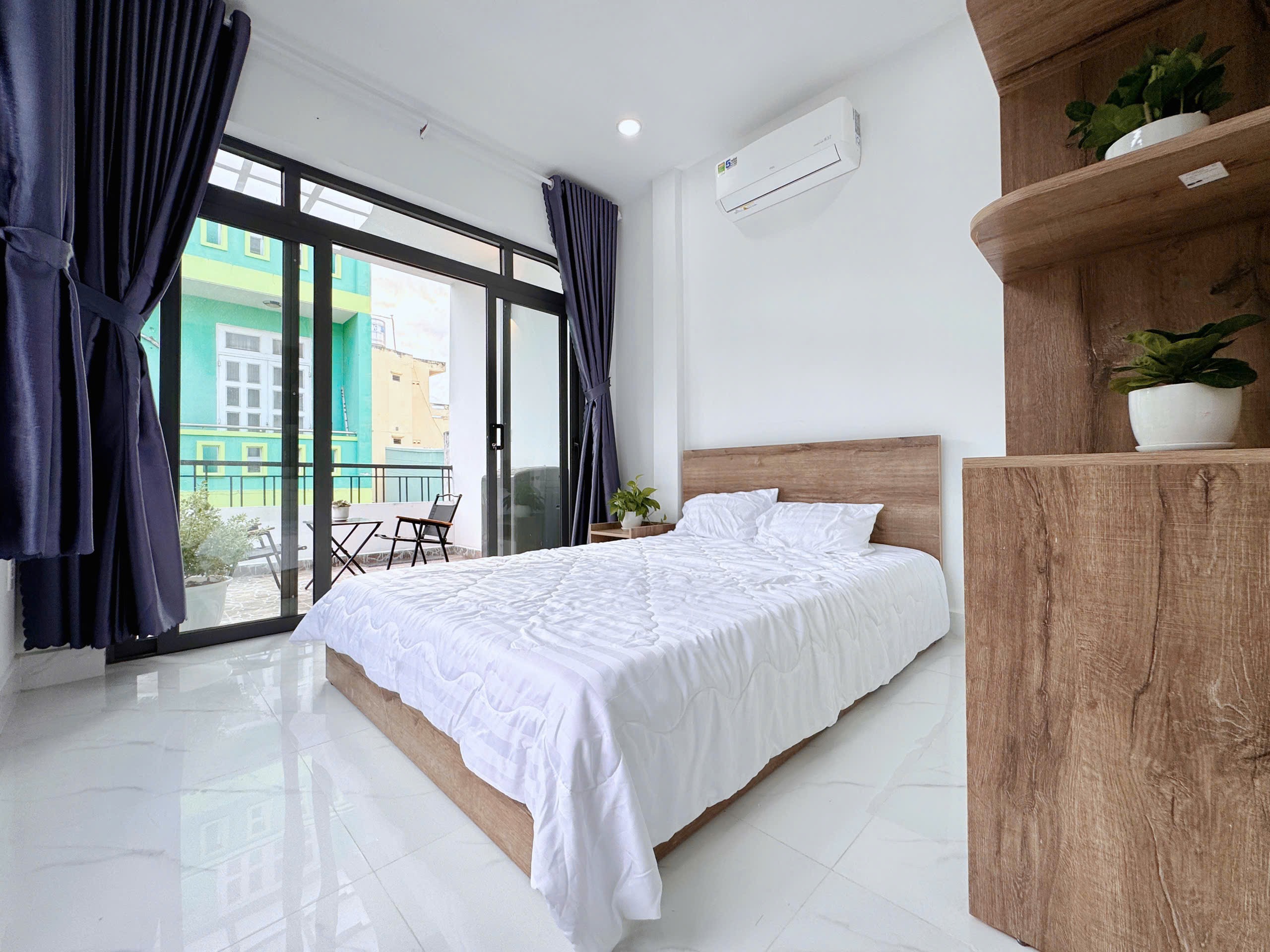CĂN HỘ 1 PHÒNG NGỦ BAN CÔNG KHỔNG LỒ QUANH PHÒNG Ở LÊ VĂN DUYỆT BÌNH THẠNH
