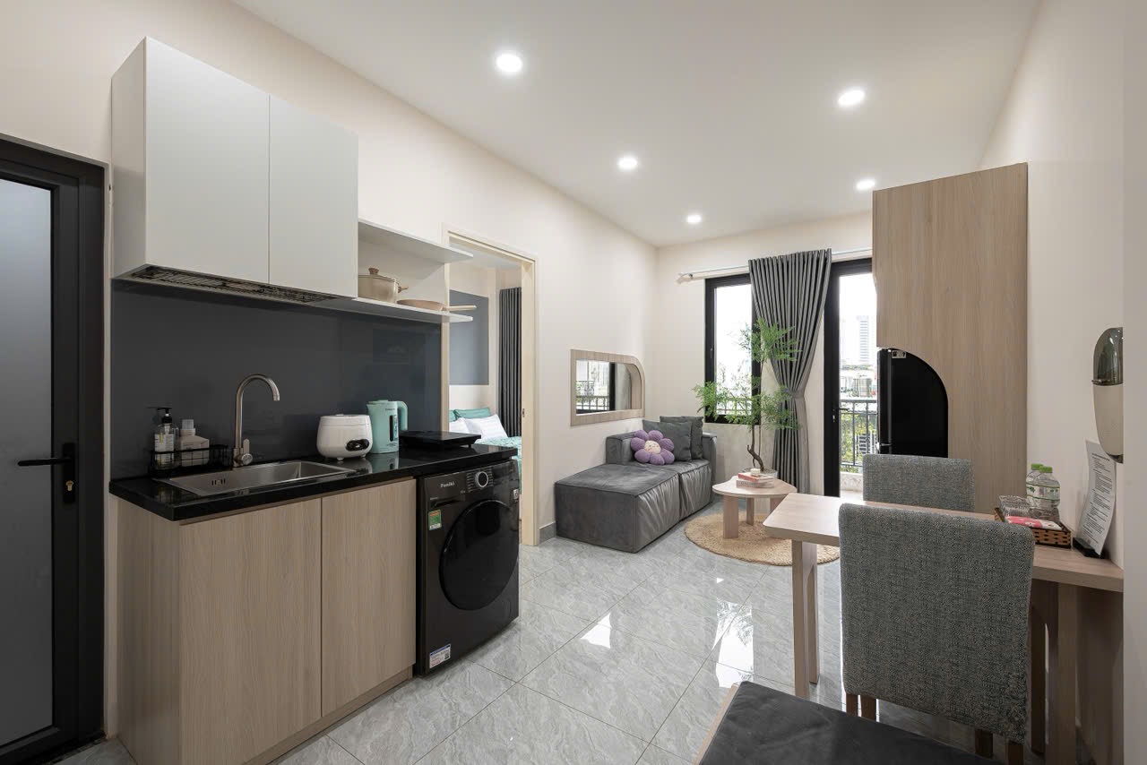 Căn hộ 1 phòng ngủ 45m2 ban công lớn-phòng khách rộng ở Bùi Đình Tuý sát quận 1