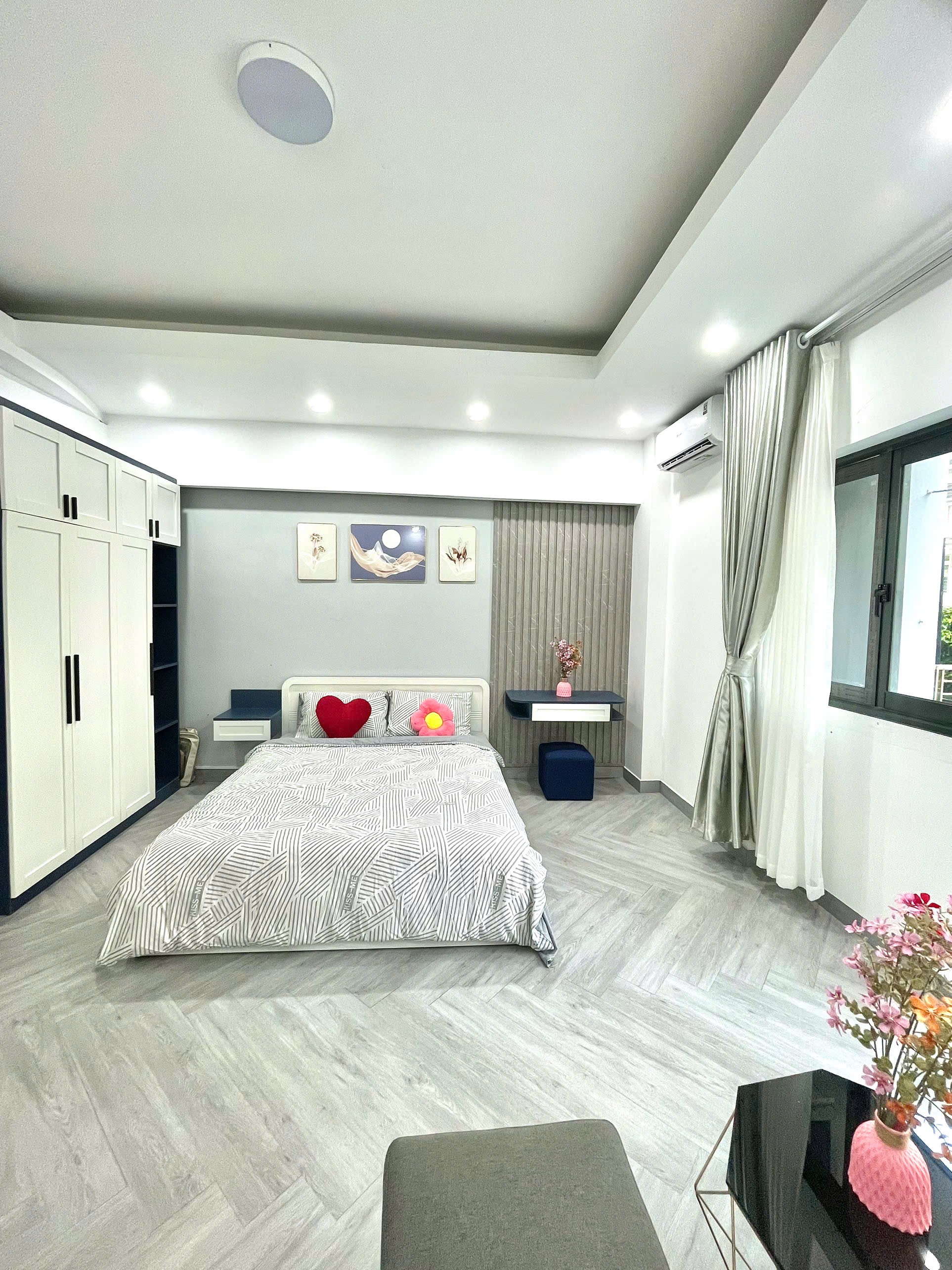 CĂN HỘ 1 PHÒNG NGỦ BAN CÔNG LỚN MÁY GIẶT SẤY RIÊNG Ở SÁT METRO VIEW LANDMARK