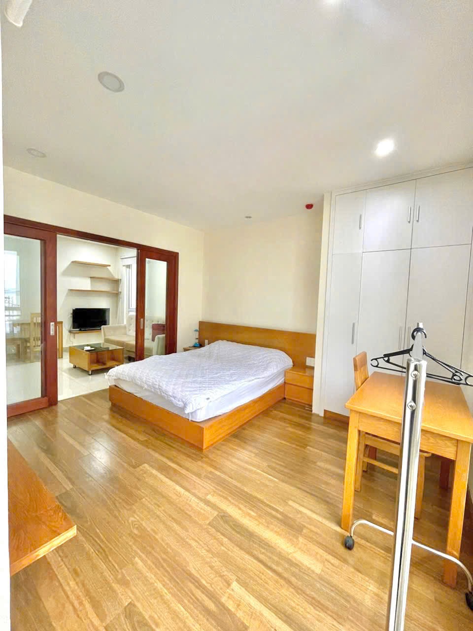 CĂN HỘ 1 PHÒNG NGỦ CAO CẤP BAN CÔNG THOÁNG NHÀ THANG MÁY CÓ LỄ TÂN Ở PHẠM VIẾT CHÁNH SÁT QUẬN 1