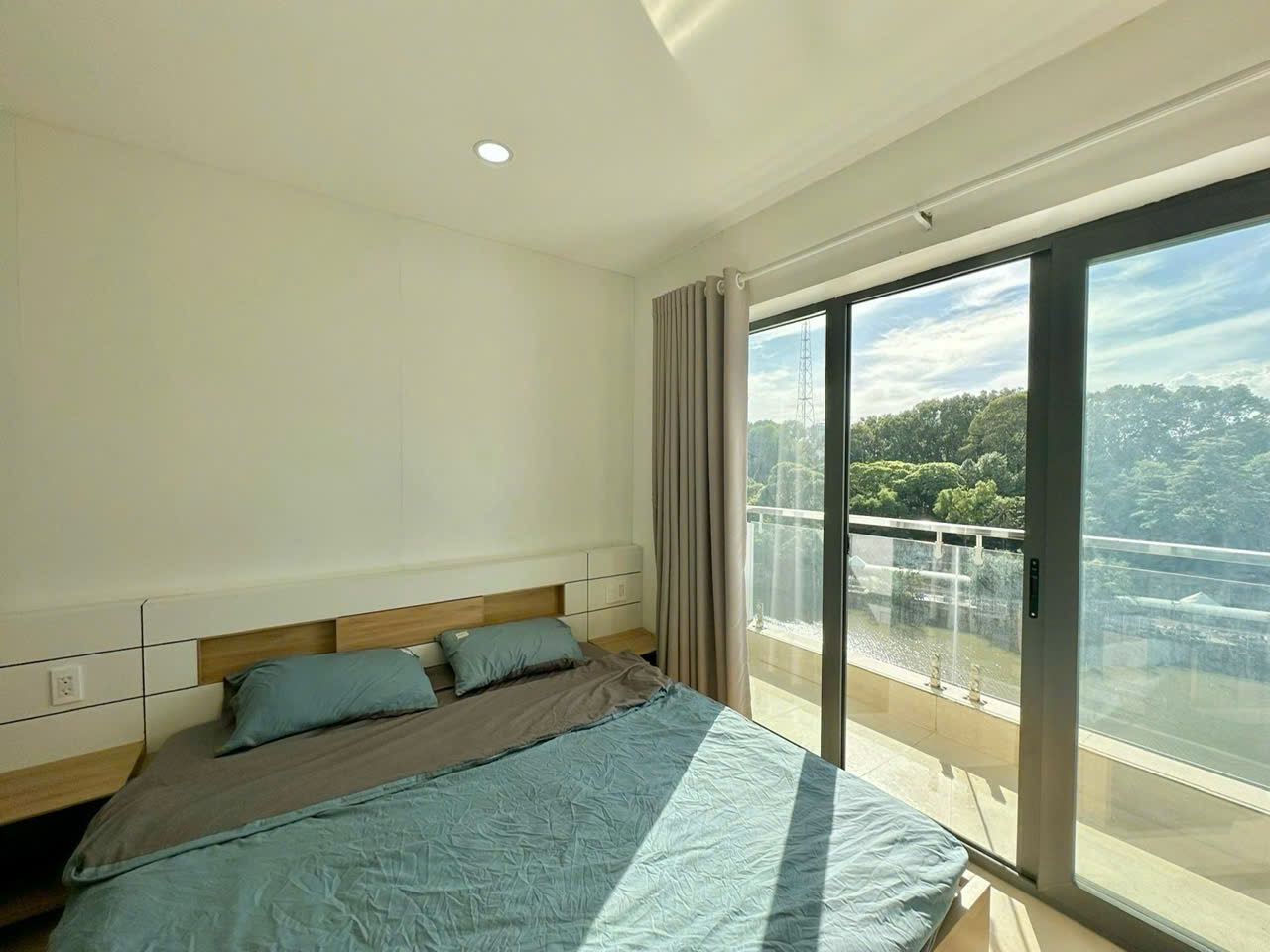 CĂN HỘ BAN CÔNG LỚN NỘI THẤT CAO CẤP BẾP XA GIƯỜNG Ở NGUYỄN NGỌC PHƯƠNG