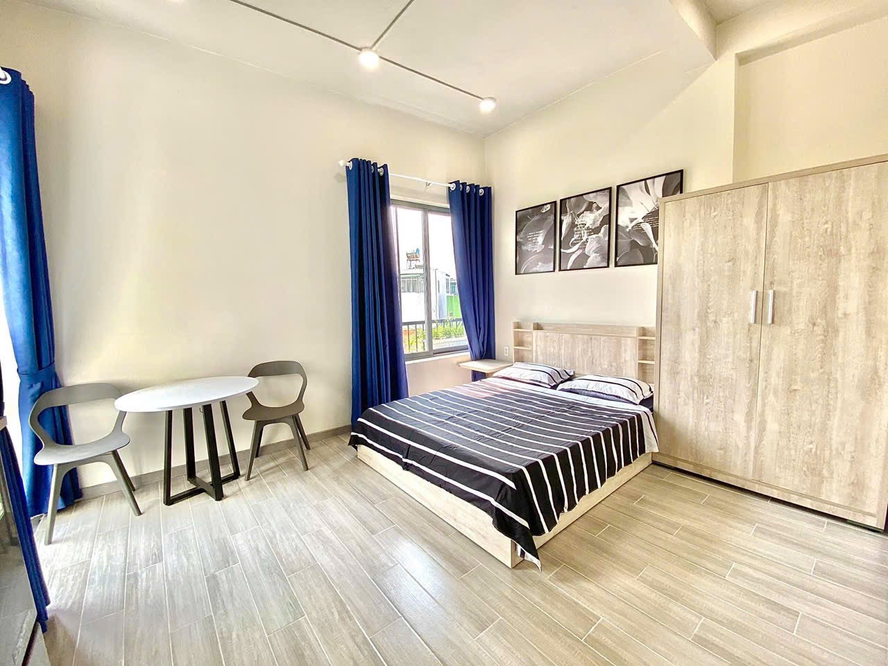 CĂN HỘ BAN CÔNG LỚN THOÁNG PHÒNG TONE GỖ BẾ XA GIƯỜNG Ở TRẦN QUANG DIỆU