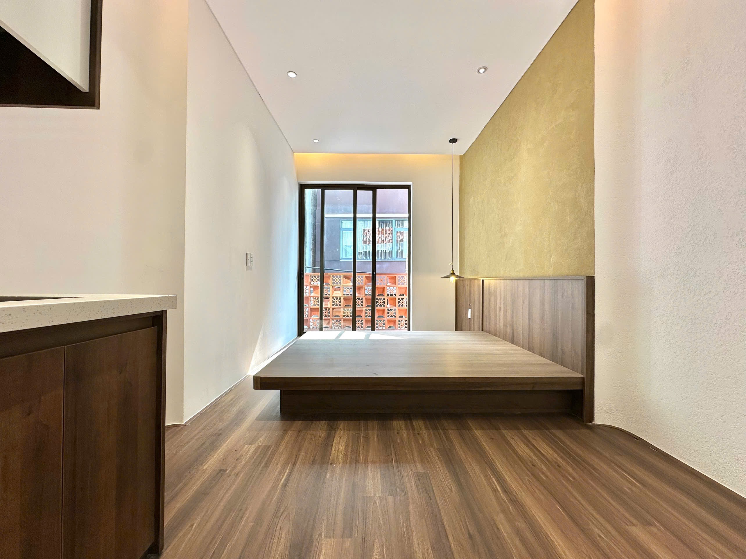 MỚI KHAI TRƯƠNG CĂN HỘ BAN CÔNG NỘI THẤT CAO CẤP Ở GẦN QUẬN 1