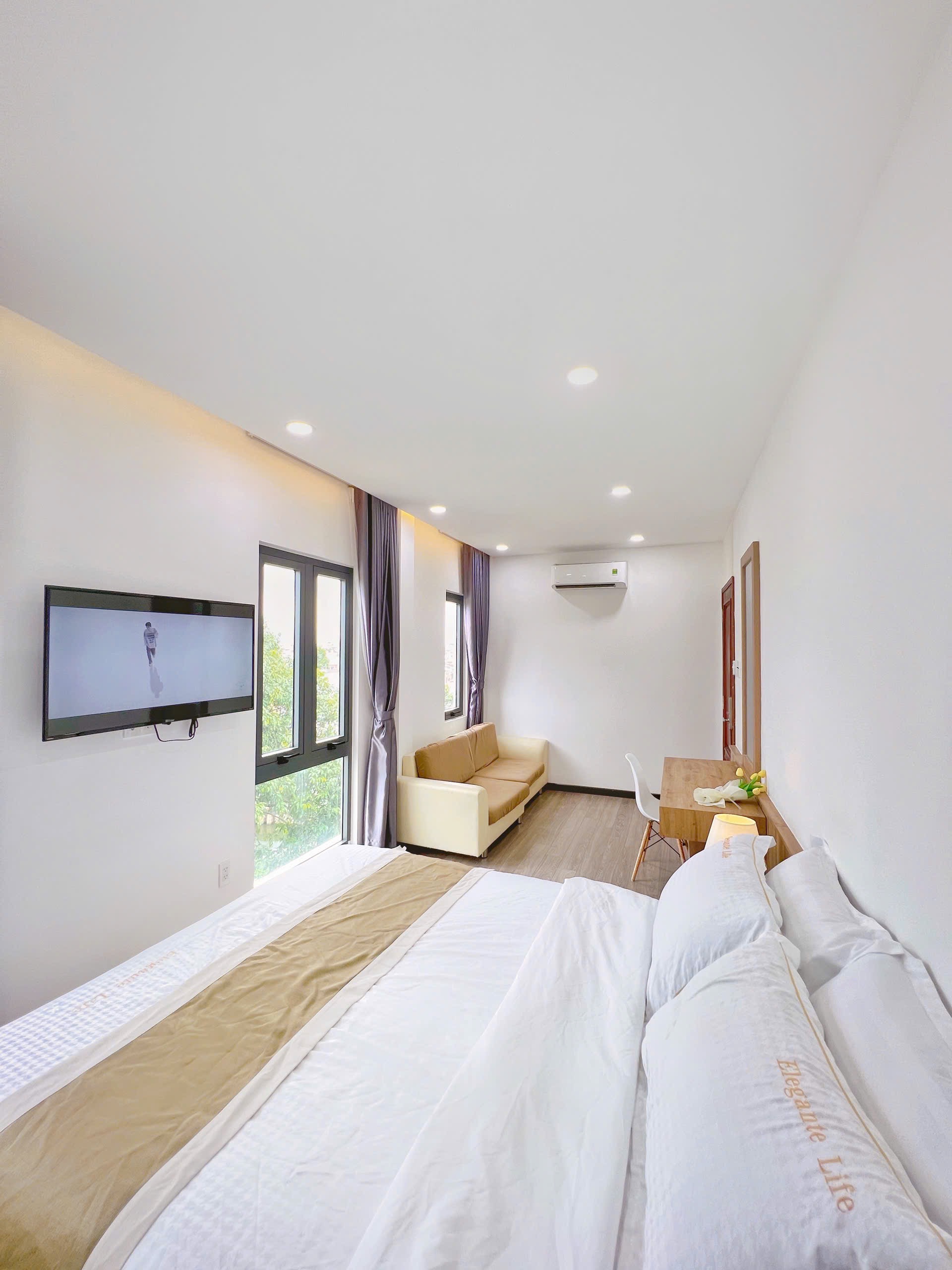 CĂN HỘ PENTHOUSE BAN CÔNG LỚN CỬA SỔ QUANH PHÒNG VIEW SÔNG Ở TRƯỜNG SA GẦN QUẬN 1