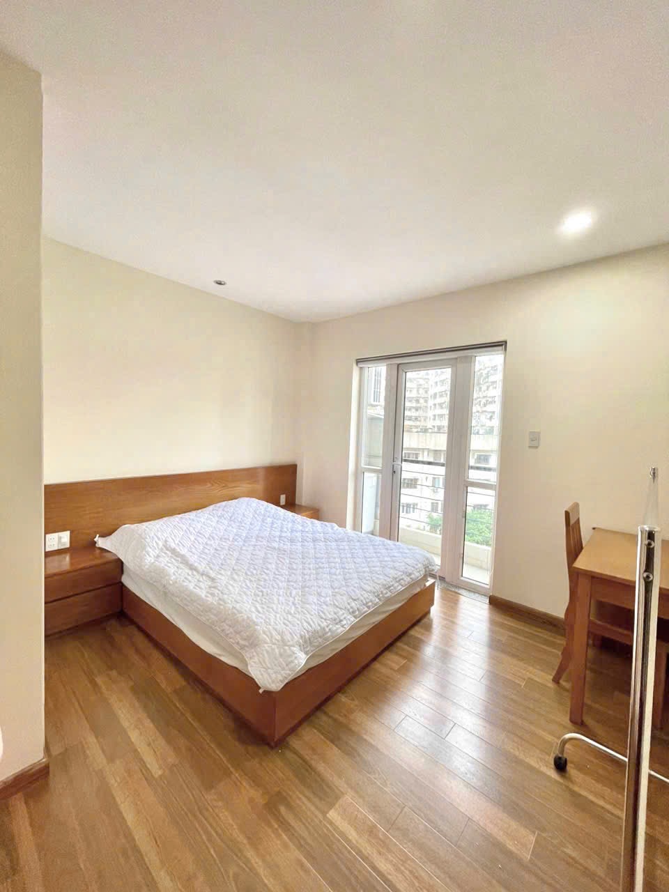 CĂN HỘ 1 PHÒNG NGỦ BAN CÔNG FULL NỘI THẤT Ở PHẠM VIẾT CHÁNH GIÁP QUẬN 1