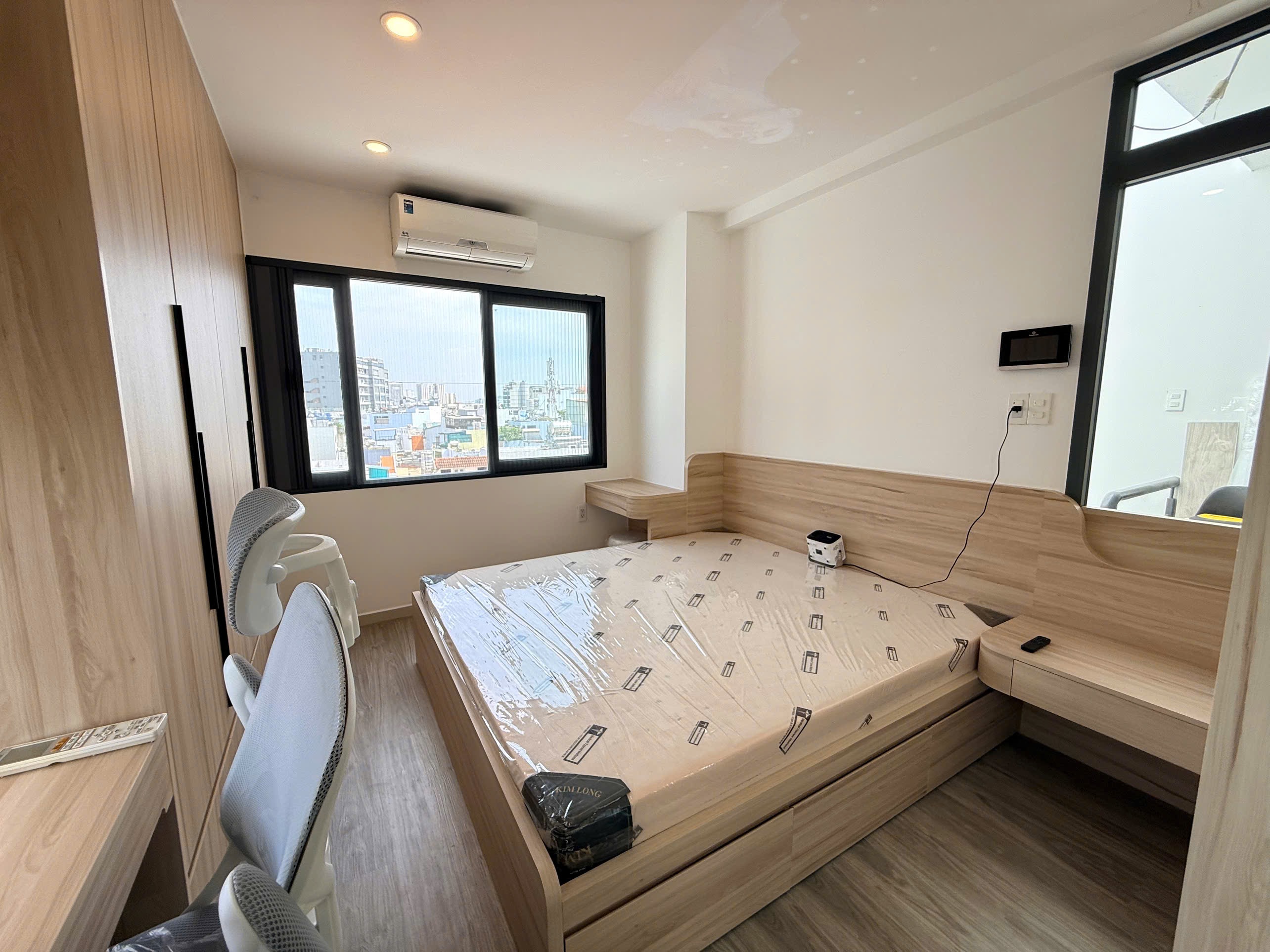 CĂN HỘ 1 PHÒNG NGỦ CAO CẤP SANG TRỌNG SIÊU RỘNG BAN CÔNG LỚN BẾP NGOÀI TRỜI CỰC CHILL Ở LÊ QUANG ĐỊNH SÁT QUẬN 1