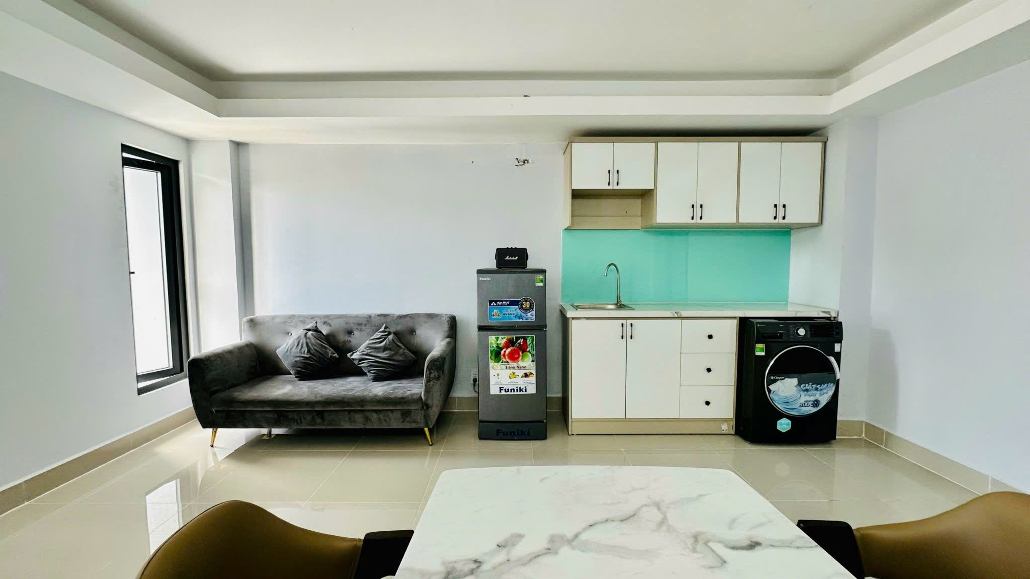 CĂN HỘ 1 PHÒNG NGỦ CỰC RỘNG NHIỀU CỬA SỔ THOÁNG PHÒNG KHÁCH RỘNG MÁY GIẶT RIÊNG Ở BÌNH LỢI