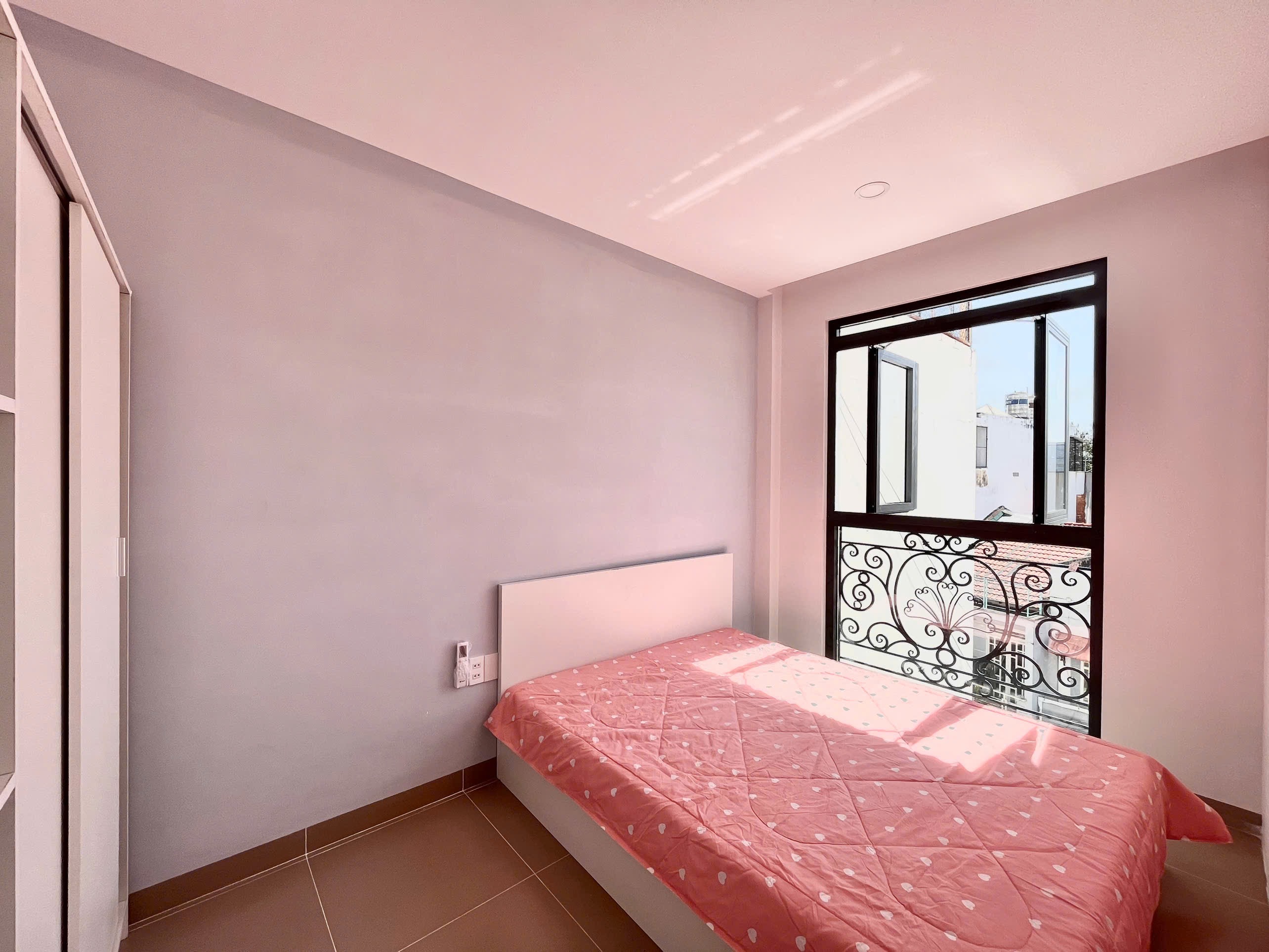 CĂN HỘ 1 PHÒNG NGỦ CỰC RỘNG PHÒNG KHÁCH LỚN CỬA SỔ LỚN MỖI PHÒNG Ở BÌNH QUỚI