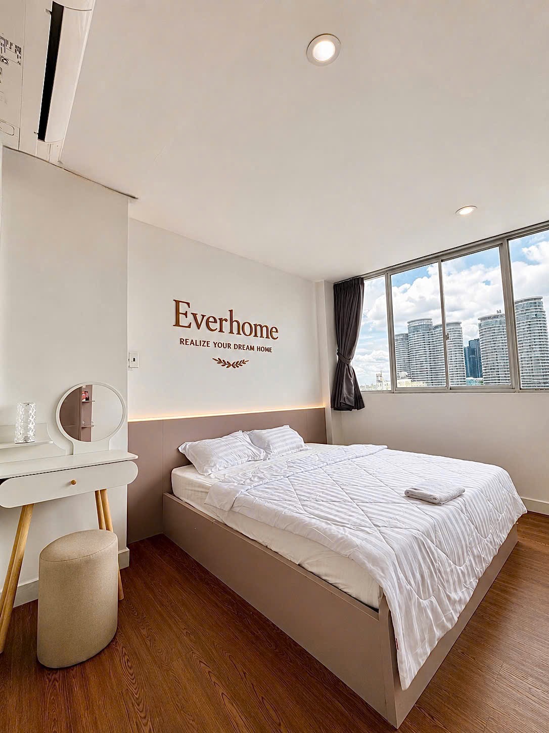 PENTHOUSE NGUYÊN TẦNG Ở XVNT BAN CÔNG LỚN SÁT NGÃ TƯ HÀNG XANH GẦN QUẬN 1 QUẬN 2