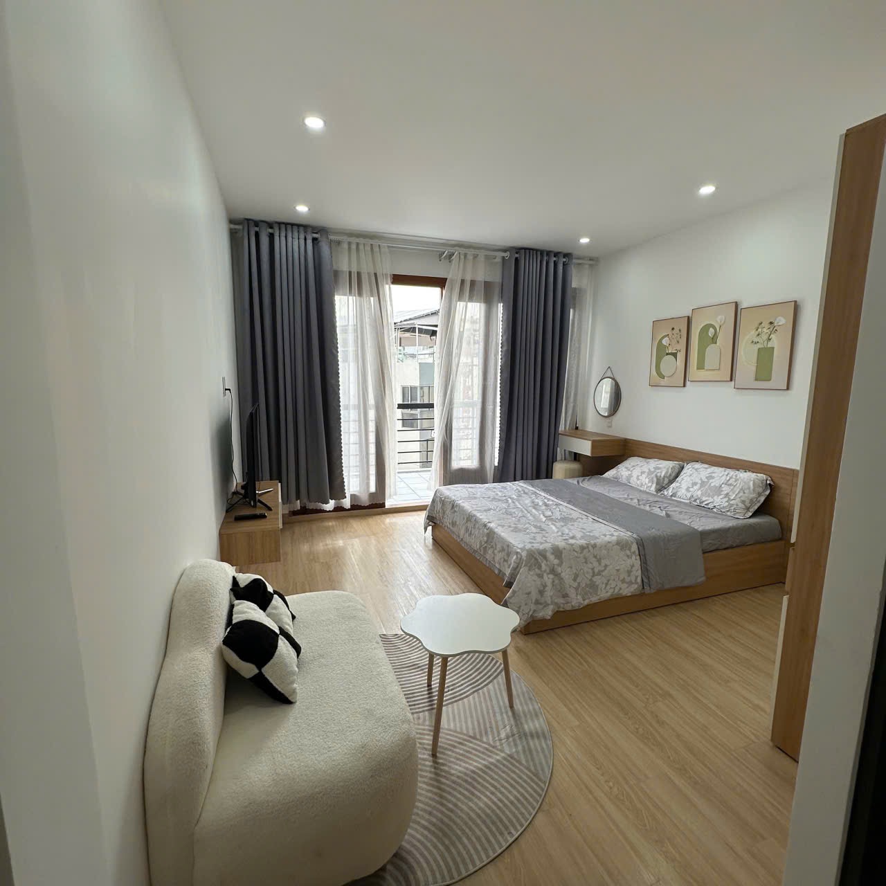 CĂN HỘ MỚI KHAI TRƯƠNG 1 PHÒNG NGỦ 50m2 BAN CÔNG Ở ĐÀO DUY ANH PHÚ NHUẬN GIÁP QUẬN 1