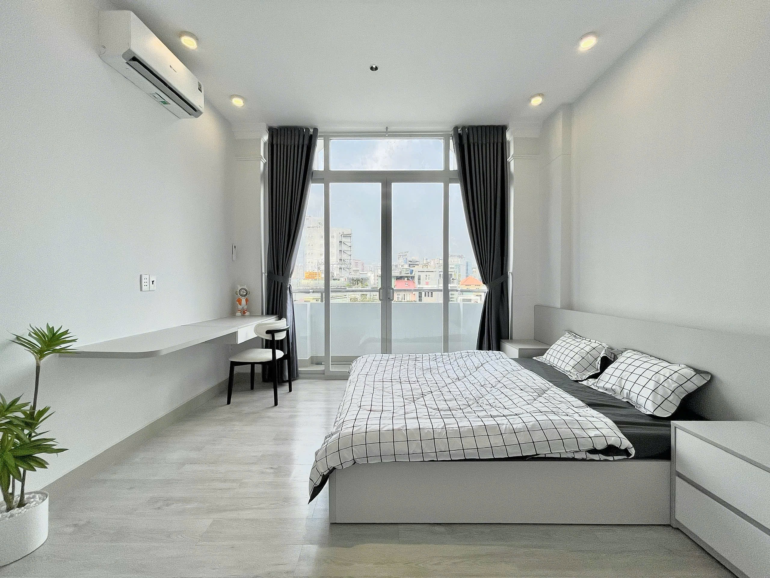 CĂN HỘ 1 PHÒNG NGỦ 55m2 BAN CÔNG, PHÒNG BẾP RỘNG Ở NGUYỄN HỮU CẢNH SÁT LAMDMARK 81, QUẬN 1