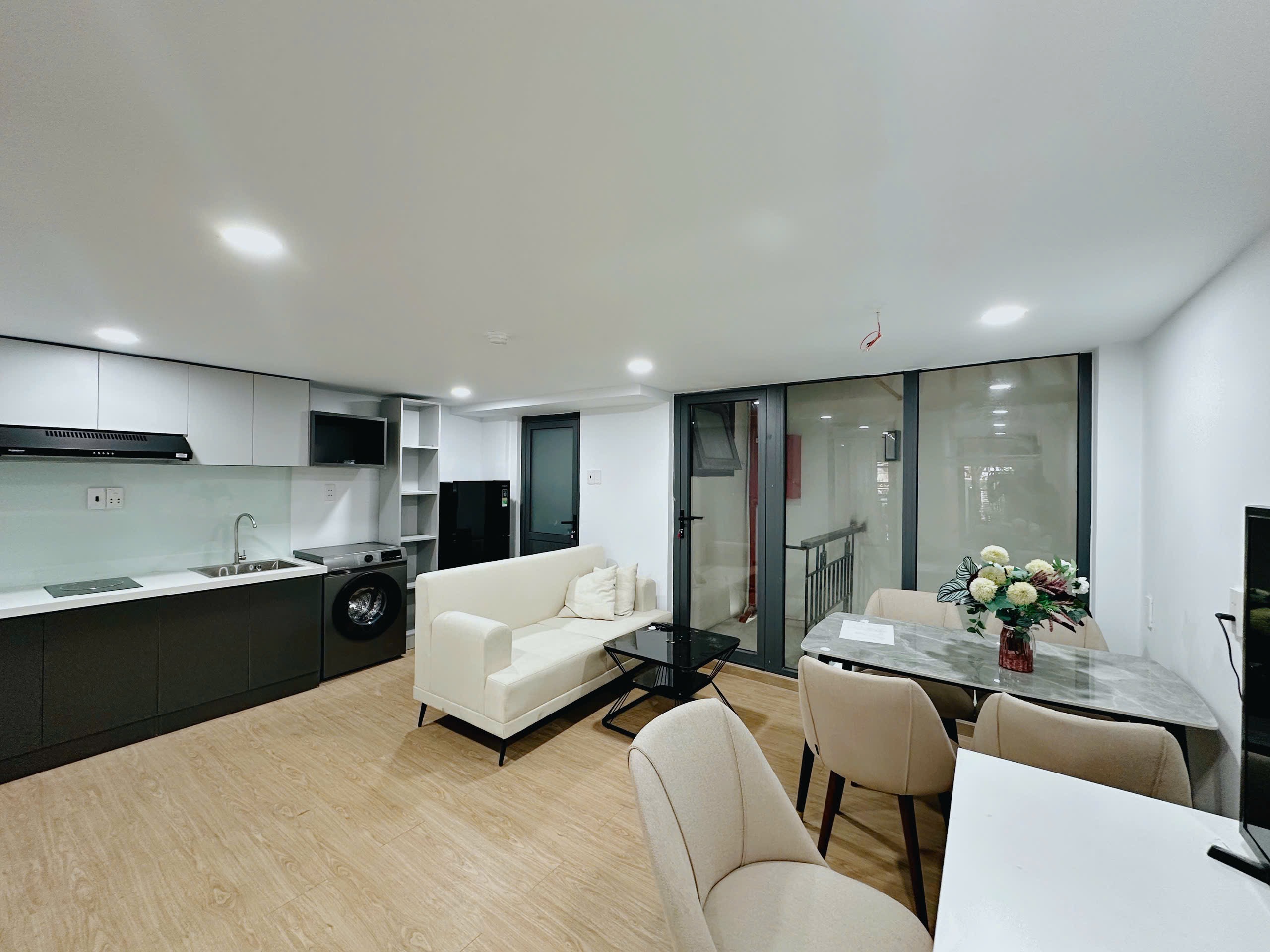 CĂN HỘ 1 PHÒNG NGỦ CAO CẤP FULL NỘI THẤT CỰC XỊN CÓ SÂN TRƯỚC VÀ SÂN SAU Ở NGUYỄN KHUYẾN