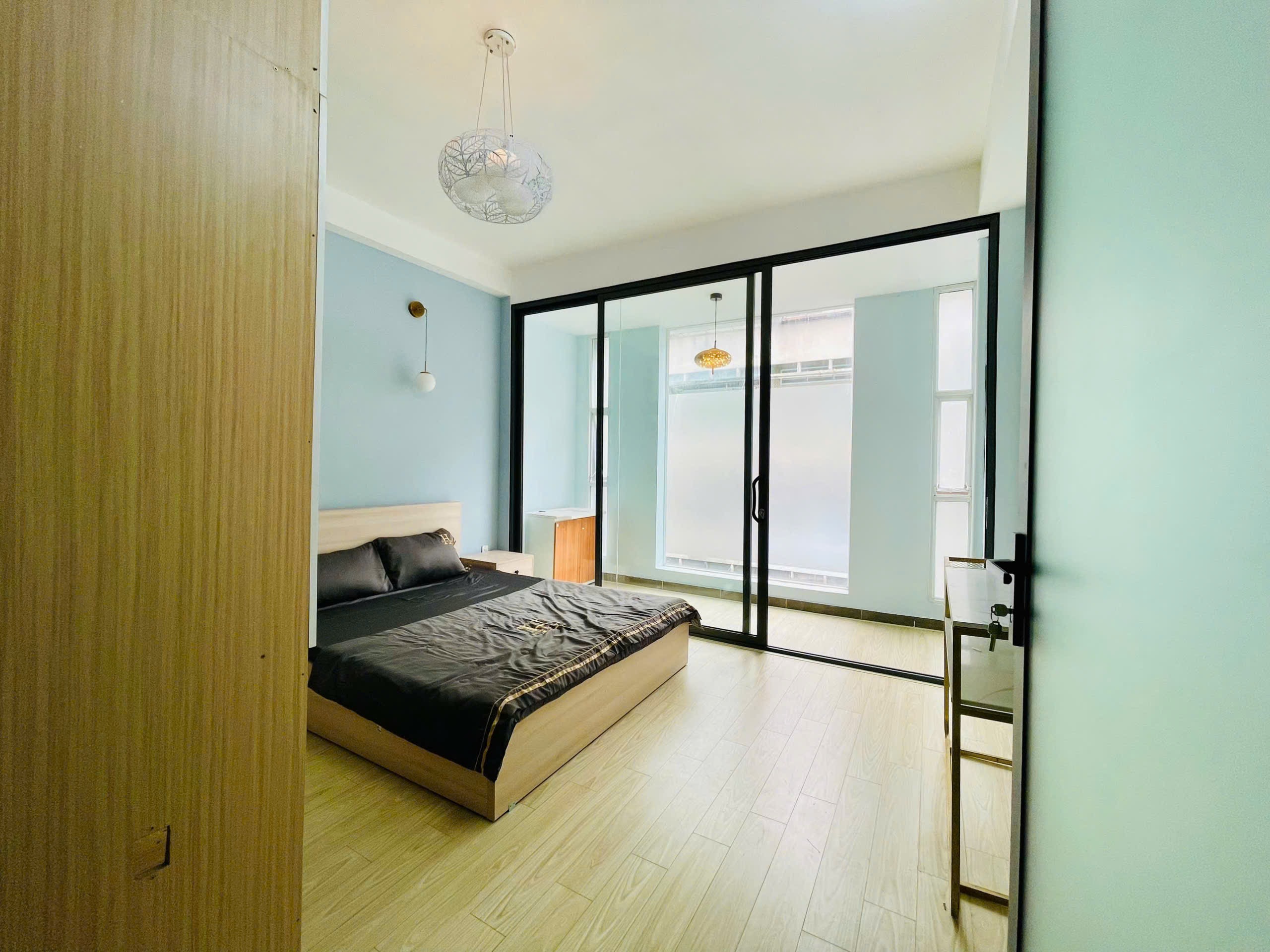 CĂN HỘ 1 PHÒNG NGỦ CỰC RỘNG BAN CÔNG LỚN NỘI THẤT CAO CẤP Ở VŨ HUY TẤN