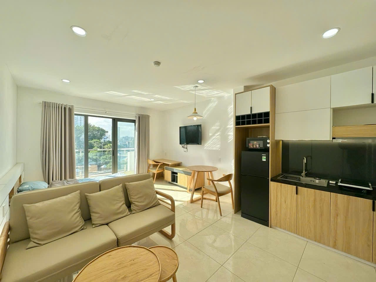 CĂN HỘ BAN CÔNG LỚN NỘI THẤT CAO CẤP BẾP XA GIƯỜNG Ở NGUYỄN NGỌC PHƯƠNG