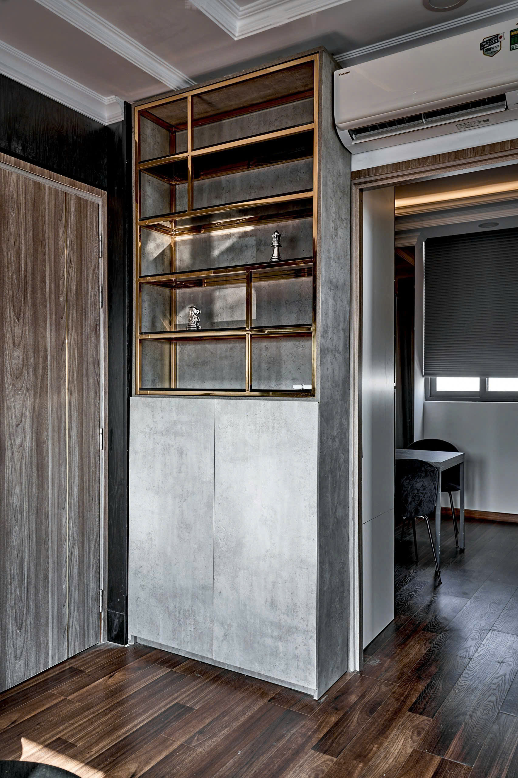 James Apartment banner