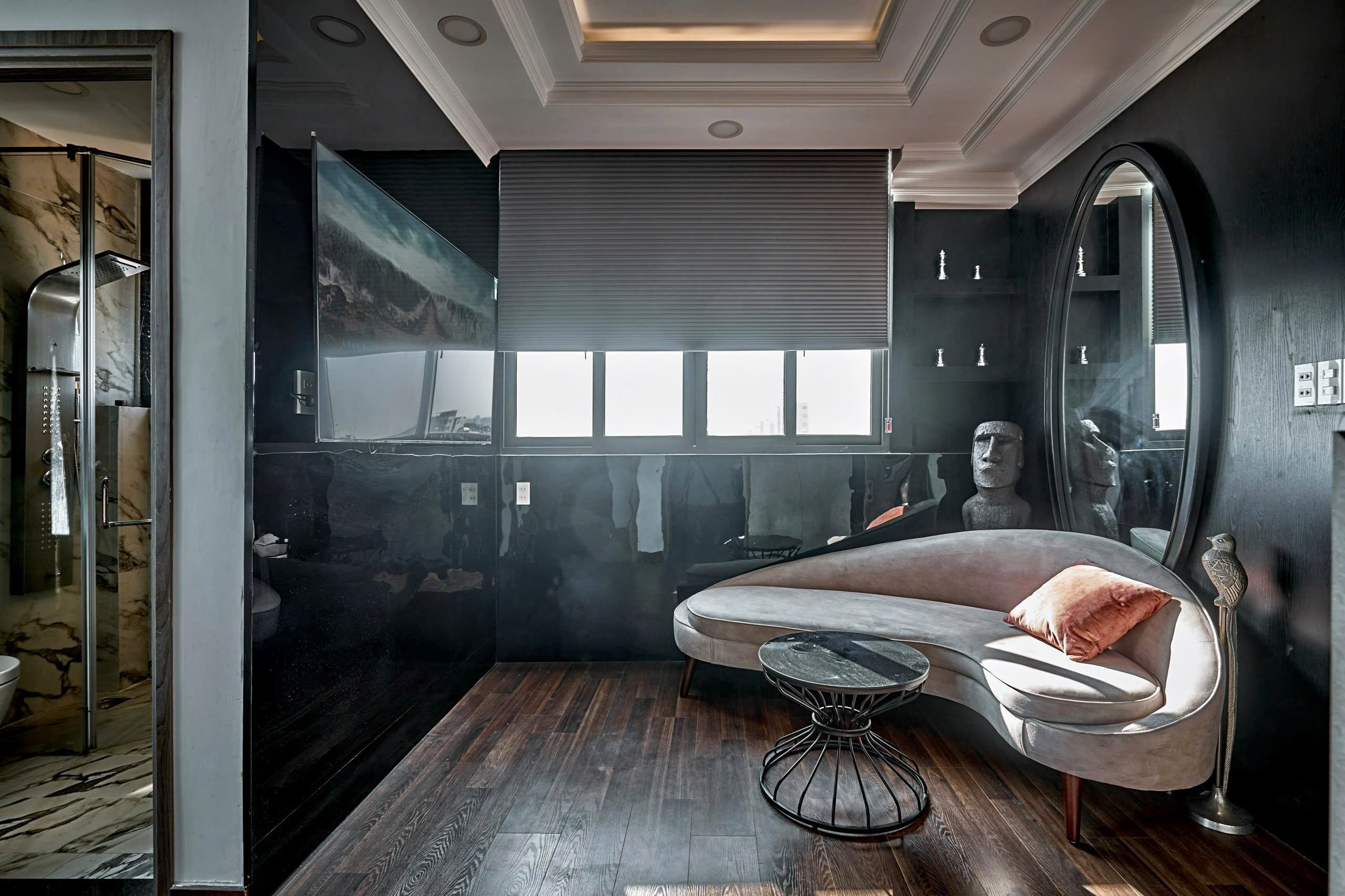 James Apartment banner